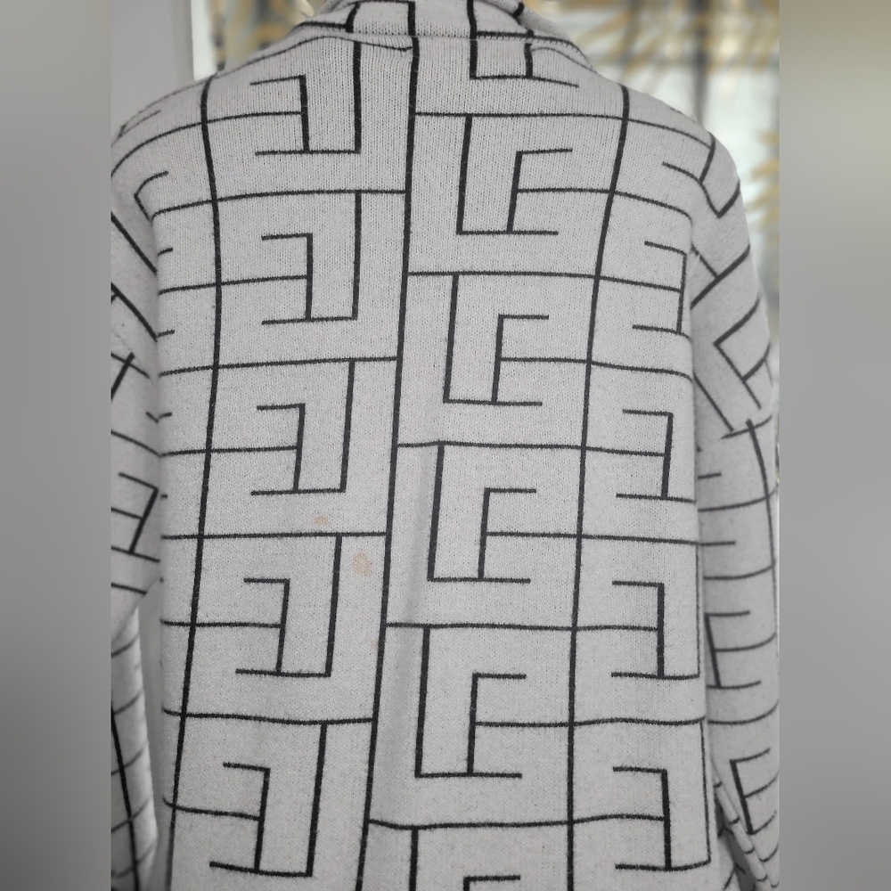 Eva & Paige Black and White Patterned Cardigan Size # L - Picture 8 of 9